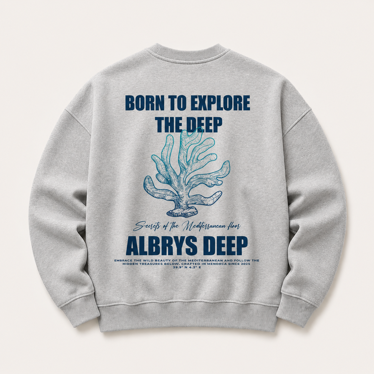 Sudadera crewneck GREY CORAL de Albrys Brand en color gris con diseño Coral de inspiración mediterránea, imagen 1.