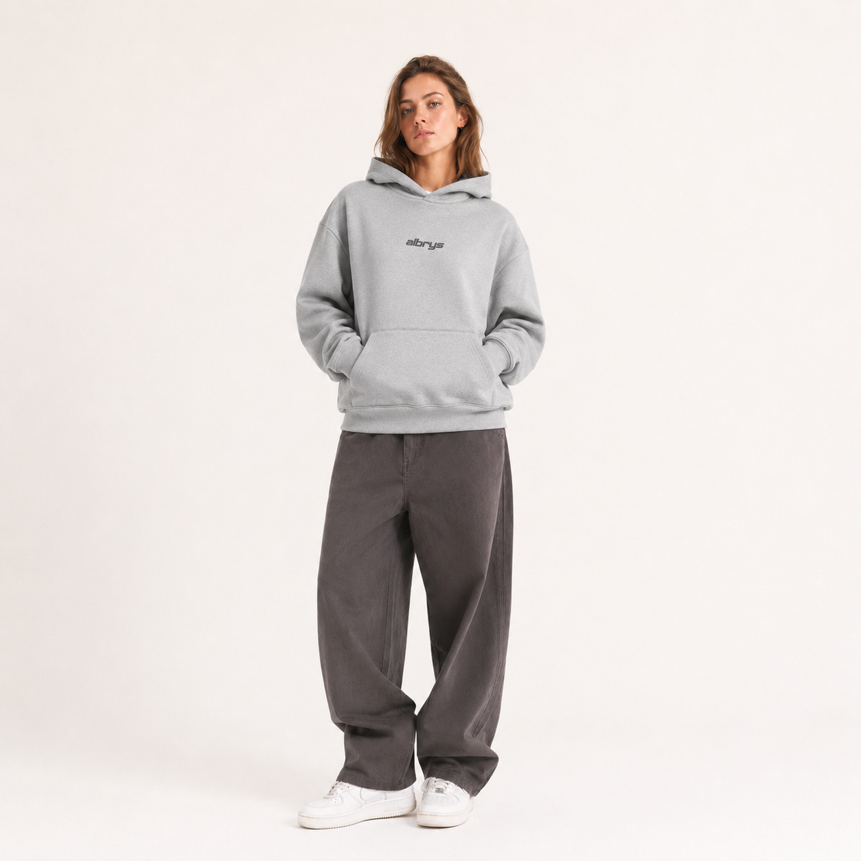 Hoodie Albrys Brand gris diseño Chest Logo imagen 8