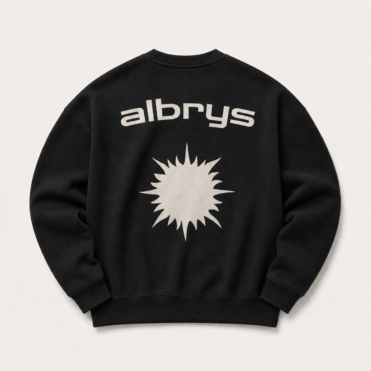 Sudadera crewneck BLACK Mediterranean Sun de Albrys Brand en color negro con diseño trasero de sol mediterráneo.